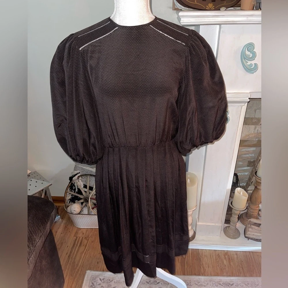 Albert Nipon vintage brown puffy sleeve dress with pockets!! 18 Pit to pit.